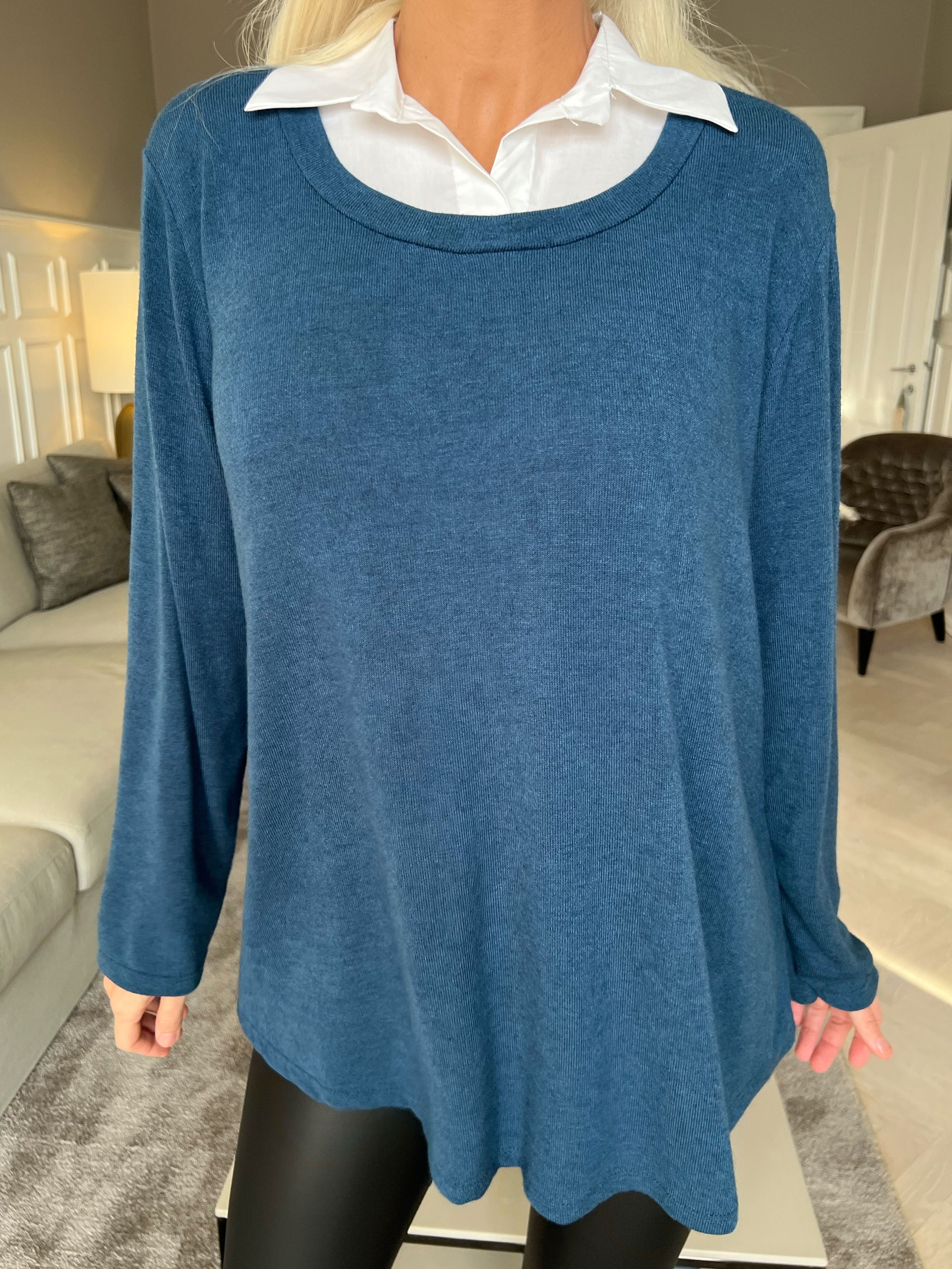 Rita - Dejlig blød bluse med hvid skjortekrave